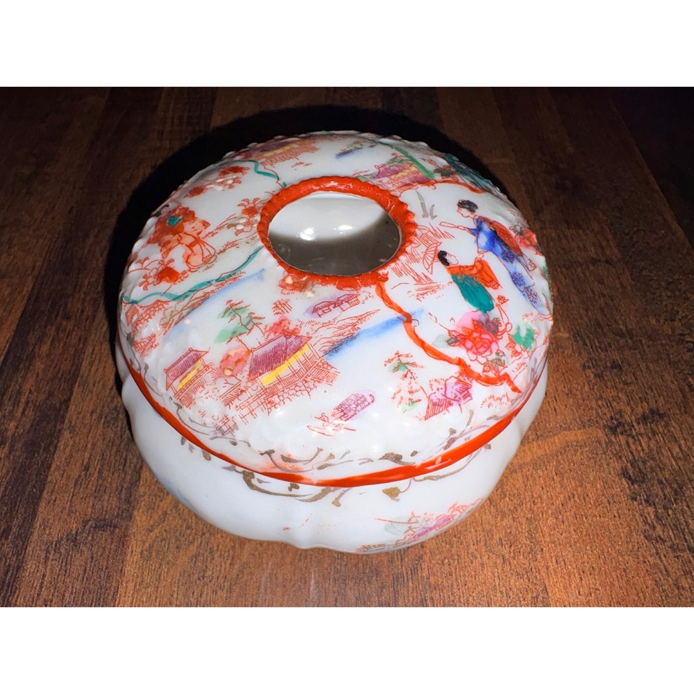 Vintage‎ Japanese Kutani Porcelain Hair Receiver Hand Painted Geisha Scene 4in
